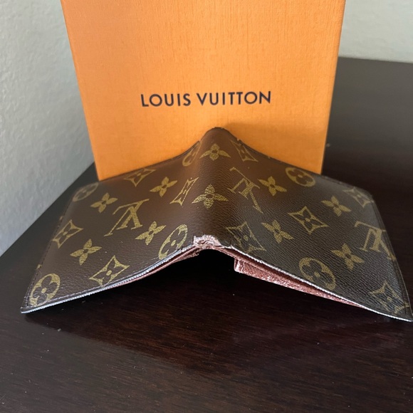 Louis Vuitton bi-fold wallet.  Box is not included - Picture 4 of 5